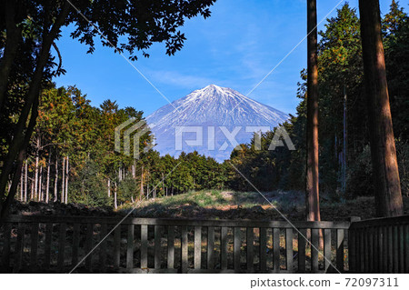 Shizuoka/Yamamiya Sengen Shrine (Mt. Fuji itself is the shrine that is said to be the oldest of the many Sengen shrines) 72097311