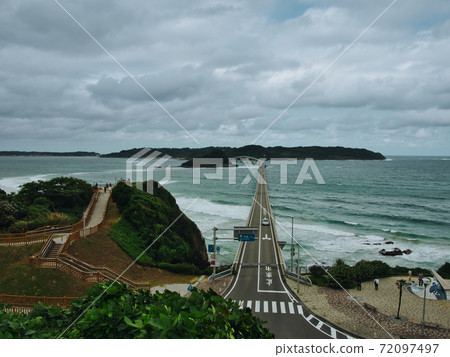 Rough sea 72097497