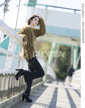 Winter woman portrait 72097754