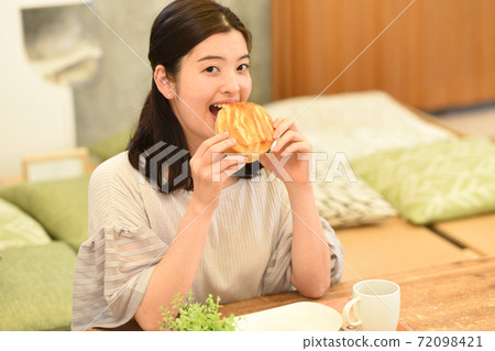 女生 女孩 女性 72098421