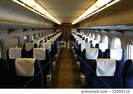 三洋新幹線700系列光之星(2 + 2座普通車:在火車上) 三洋新幹線700系列光之星(2 + 2座普通車:在火車上) 72099110