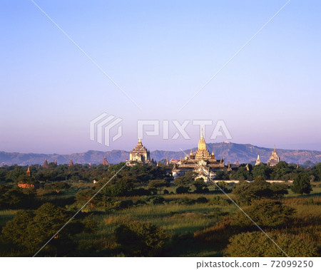 Ananda Temple and Thatbyinnyu Temple in Bagan 72099250