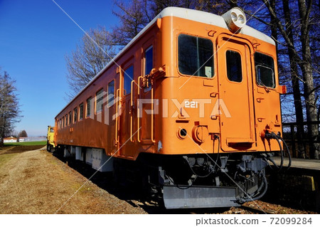 北海道初冬舊幸福站的Kiha 22型氣動車 北海道初冬舊幸福站的Kiha 22型氣動車 72099284