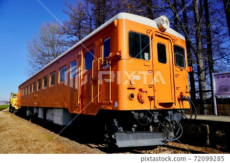 北海道初冬舊幸福站的Kiha 22型氣動車 北海道初冬舊幸福站的Kiha 22型氣動車 72099285