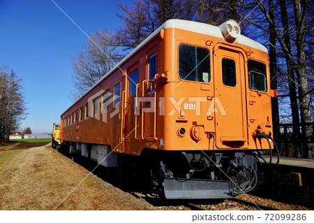 北海道初冬舊幸福站的Kiha 22型氣動車 北海道初冬舊幸福站的Kiha 22型氣動車 72099286