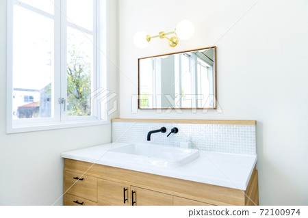 衛生間房子內部圖像 72100974