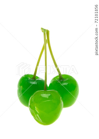 cocktail cherry isolated 72101856