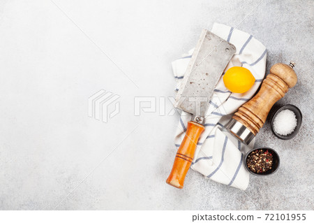 Cooking utensils and spices 72101955