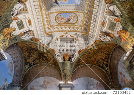 Panoramic view of interior and arts of Palazzo Pitti Panoramic view of interior and arts of Palazzo Pitti 72103492