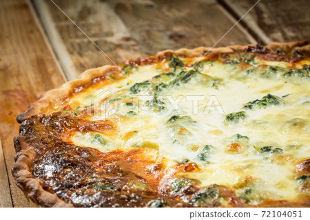 Quiche - meat pie with chicken, broccoli and cheese 72104051