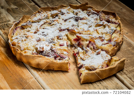 Homemade Organic Apple Pie Dessert Ready to Eat 72104082
