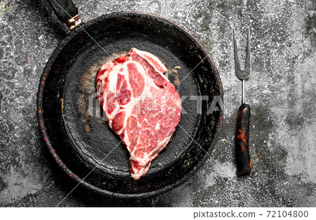 Raw beef steak in a pan. Raw beef steak in a pan. 72104800