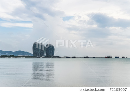 Day view of buildings on Phoenix island in Sanya, Hainan Day view of buildings on Phoenix island in Sanya, Hainan 72105007