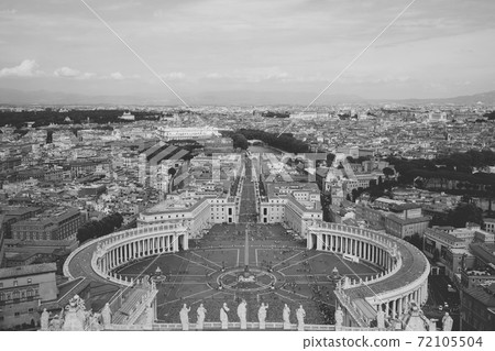 Panoramic view on the St. Peter's square and city of Rome Panoramic view on the St. Peter's square and city of Rome 72105504