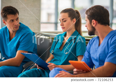 Three doctors having an changeover and feeling good 72106253