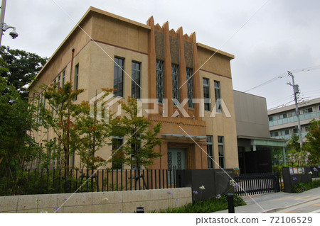 Senzokuike Park next to the Ota Ward Katsumi Boat Memorial Hall (former Seimei Bunko) in Minamisenzoku, Ota Ward, Tokyo 72106529