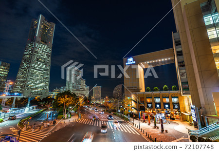 Yokohama cityscape of Japan: Corona bruise, Sakuragicho station square is sparsely populated again ... = December 1, 2020 Yokohama cityscape of Japan: Corona bruise, Sakuragicho station square is sparsely populated again ... = December 1, 2020 72107748