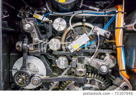 印刷機的驅動齒輪組。精密機械，機械形象 72107848