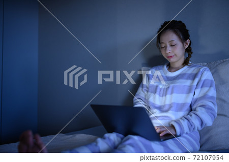 Women's life 72107954