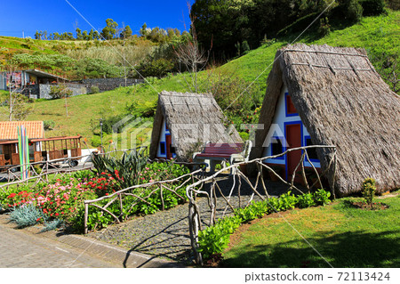 SANTANA, MADEIRA, PORTUGAL Traditional Madeira building with thatched roof. SANTANA, MADEIRA, PORTUGAL Traditional Madeira building with thatched roof. 72113424