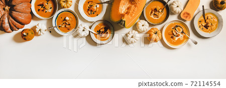 Pumpkin cream soup with cream, seeds and croutons 72114554