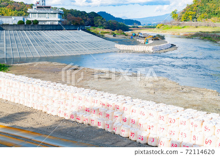 Bank protection work for the Kano River in Izunokuni City, Shizuoka Prefecture 72114620