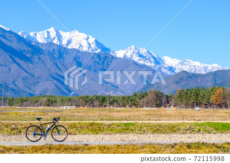 Cycling (Omachi City, Nagano Prefecture) Cycling (Omachi City, Nagano Prefecture) 72115998
