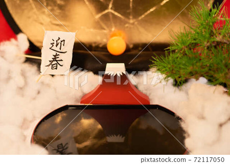 New Year decorations of Red Fuji and the first sunrise 72117050