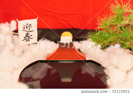 New Year decorations of Red Fuji and the first sunrise 72117051