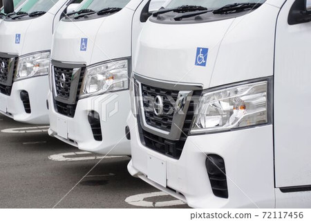 福利設施接駁車工作形象 福利設施接駁車工作形象 72117456