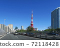 Tokyo Tower seen from the Metropolitan Expressway 72118428