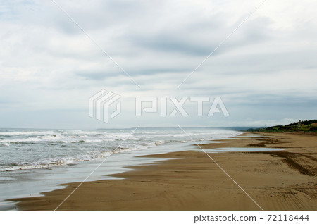 The unpopular Chirihama coast in autumn 72118444