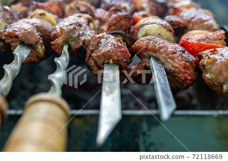 Skewers uncooked in nature on skewers in the open air. 72118669