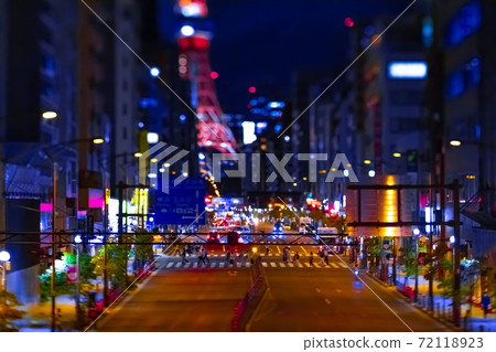 Traffic congestion on Route 301 at night Miniature-style night view of Tokyo Tower [Traffic image] 72118923