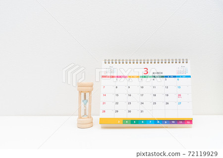 Desktop calendar and hourglass 72119929