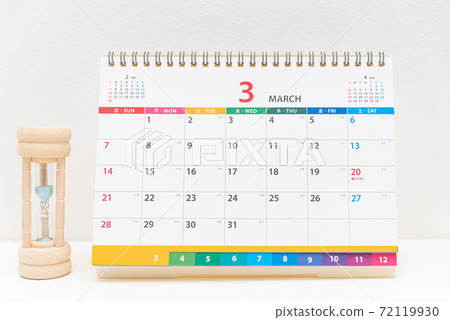 桌面日曆和沙漏 72119930