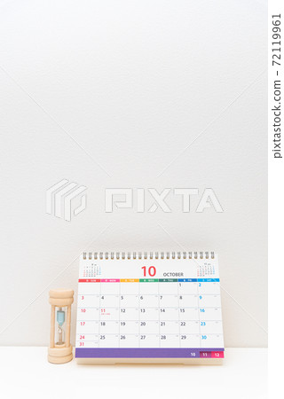 Desktop calendar and hourglass 72119961