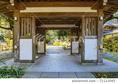 [神奈川縣]鎌倉上地寺宏偉的鐘樓大門 72122045