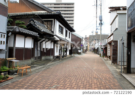 Retro townscape of the walking course around Hizen Maebara Station in Itoshima City Retro townscape of the walking course around Hizen Maebara Station in Itoshima City 72122190