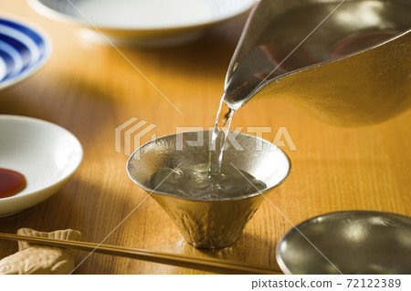 Inoguchi and sake bottle pouring sake at the table 1 72122389
