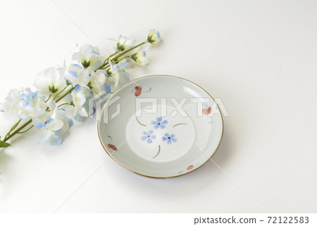 A small dish A small dish 72122583