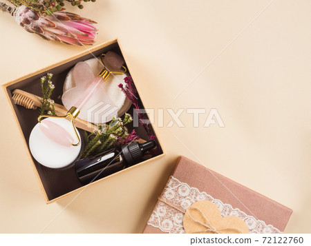 Zero waste beauty skin care gift box with flowers Zero waste beauty skin care gift box with flowers 72122760