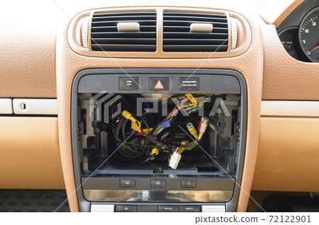 拆下汽車導航系統 72122901