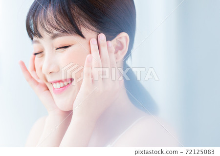 Beautiful woman portrait Beautiful woman portrait 72125083