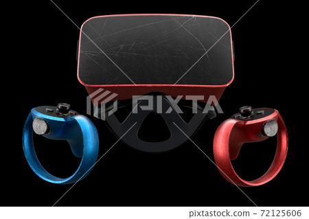 Used virtual reality glasses and controllers with scratches for online gaming Used virtual reality glasses and controllers with scratches for online gaming 72125606