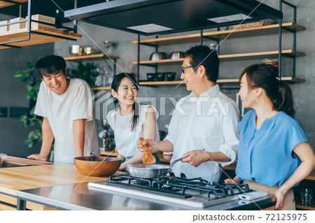 家庭聚會 72125975