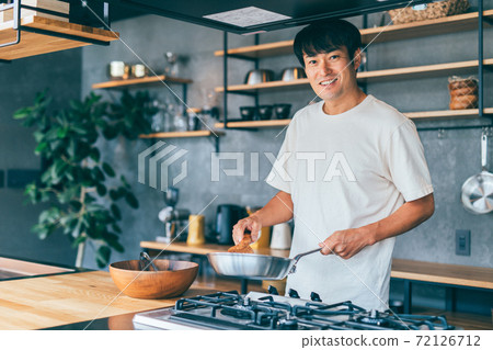 Men who cook 72126712