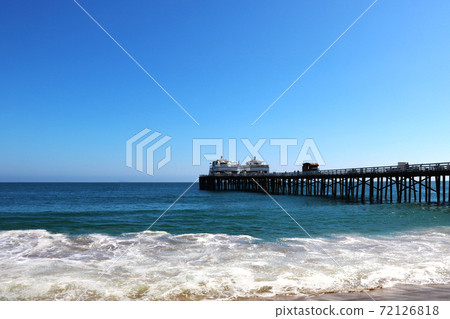 Famous Venice beach California. Viewed from the fishing pier. 72126818