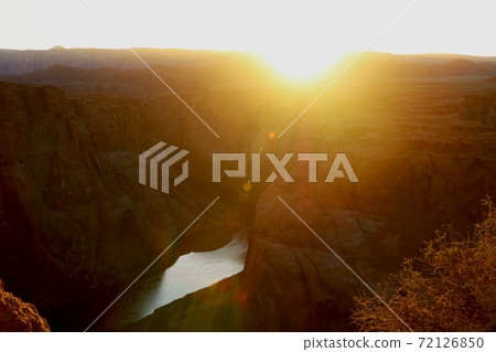 Amazing Sunset Vista of Horseshoe Bend in Page, Arizona. Amazing Sunset Vista of Horseshoe Bend in Page, Arizona. 72126850