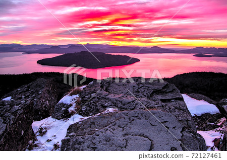 Bihoro Pass at dawn. Hokkaido 72127461